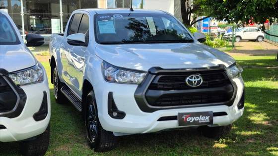 TOYOTA HILUX 2.8 D-4D TURBO DIESEL CD SR 4X4 AUTOMÁTICO